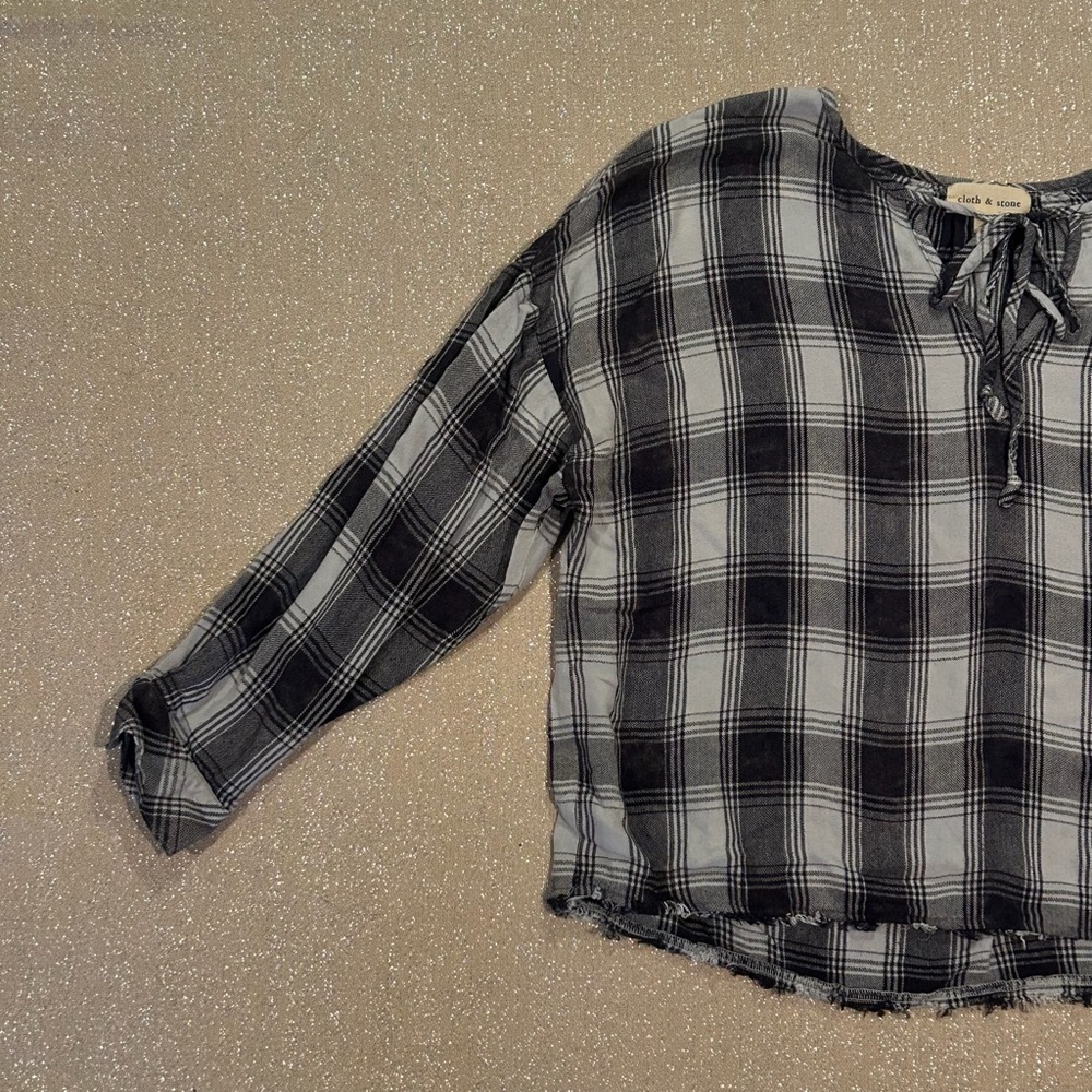 Cloth & Stone gray plaid cropped blouse, size S - Picture 6 of 10